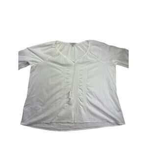 Women’s Old Navy Size XXL White Embroidered Blouse.